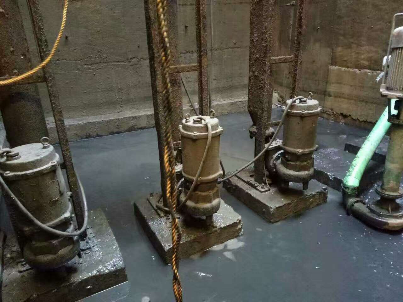 平塘污水池清理