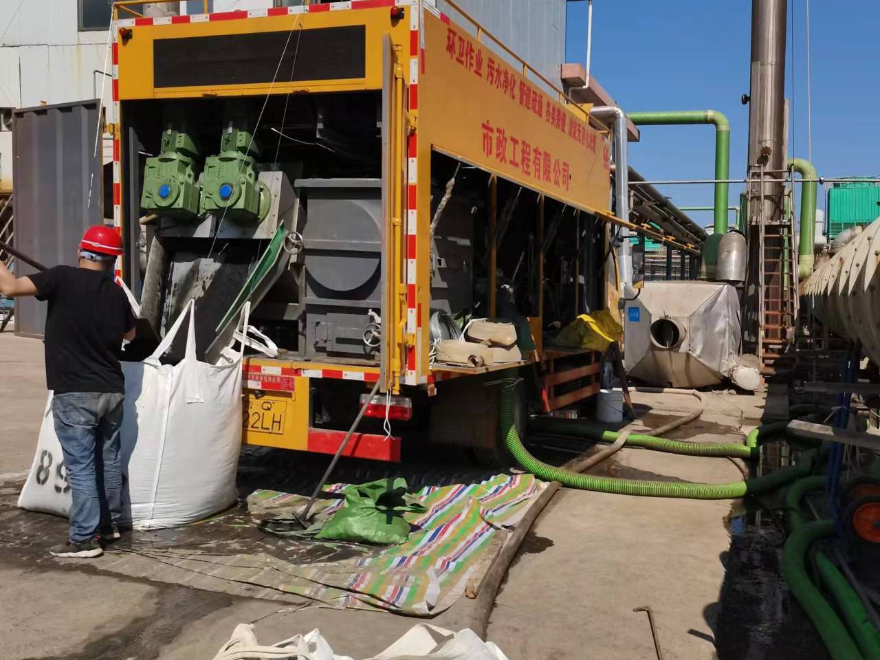 平塘淤泥压干处理